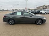 Used 2024 Hyundai Elantra SEL image 2