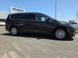 Used 2023 Chrysler Pacifica Touring-L image 3