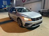 Used 2018 Volkswagen Passat 2.0T R-Line image 3