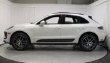Certified 2022 Porsche Macan image 2