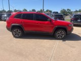 Used 2019 Jeep Cherokee Trailhawk image 4