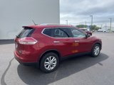 Used 2015 Nissan Rogue SV image 2