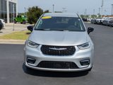 Used 2024 Chrysler Pacifica Touring-L image 2