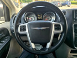 Used 2016 Chrysler Town & Country Touring image 6
