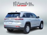 Used 2023 Jeep Grand Cherokee Laredo image 4