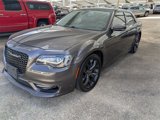 Used 2022 Chrysler 300 Touring L image 2