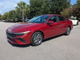 Used 2024 Hyundai Elantra SEL image 2