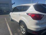 Used 2019 Ford Escape SE image 2