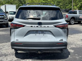 Used 2022 Toyota Sienna XLE Woodland Edition image 5