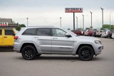 Used 2017 Jeep Grand Cherokee Altitude image 2