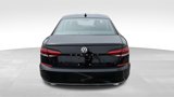 Used 2022 Volkswagen Passat 2.0T image 4
