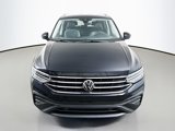 Used 2022 Volkswagen Tiguan SE image 2