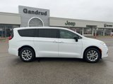 New 2025 Chrysler Pacifica Select image 3
