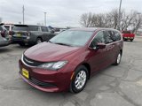 Used 2017 Chrysler Pacifica Touring image 3