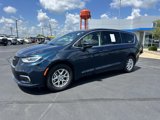 Used 2023 Chrysler Pacifica Touring-L image 3