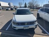 Used 2018 Volkswagen Tiguan SE w/ Panoramic Sunroof Package image 2