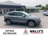 Used 2022 Volkswagen Taos SE w/ Panoramic Sunroof Package image 2