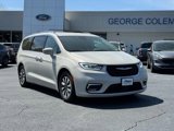 Used 2021 Chrysler Pacifica Touring-L image 2