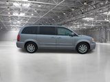 Used 2014 Chrysler Town & Country Touring image 5