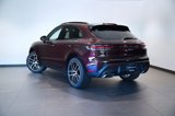 Certified 2024 Porsche Macan image 2