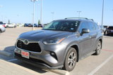 Used 2021 Toyota Highlander XLE image 3