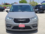 Used 2023 Chrysler Pacifica Touring-L image 2