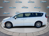 Used 2023 Chrysler Pacifica Touring-L image 6