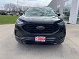 Used 2024 Ford Edge SE w/ Black Appearance Package image 3