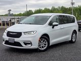 Used 2023 Chrysler Pacifica Touring-L image 2