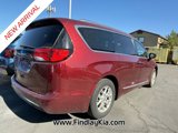 Used 2020 Chrysler Pacifica Touring-L image 2