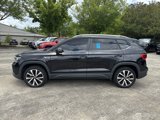 Used 2022 Volkswagen Taos SE image 3