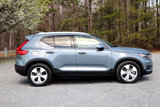 Used 2021 Volvo XC40 T5 Momentum image 2