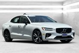 Certified 2022 Volvo S60 T8 R-Design Expression image 2