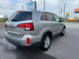 Used 2015 Kia Sorento LX image 4