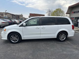 Used 2015 Dodge Grand Caravan SE image 2