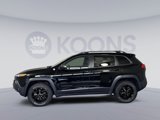 Used 2017 Jeep Cherokee Trailhawk image 2