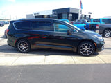 Used 2021 Chrysler Pacifica Touring-L image 2