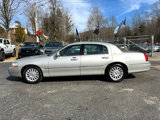 Used 2004 Lincoln Town Car Signature image 4