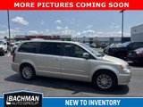 Used 2014 Chrysler Town & Country Touring-L image 2