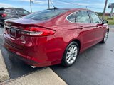 Used 2017 Ford Fusion SE w/ Fusion SE Technology Package image 3
