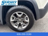 Used 2019 Jeep Cherokee Trailhawk image 4