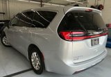 Used 2024 Chrysler Pacifica Touring-L image 5