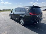 Used 2023 Chrysler Pacifica Touring-L image 3