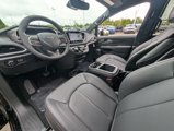 New 2025 Chrysler Pacifica Select image 2