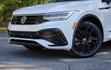 Used 2022 Volkswagen Tiguan SE R-Line image 2