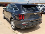 Used 2022 Kia Sorento LX image 3