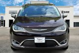Used 2017 Chrysler Pacifica Limited image 3