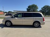 Used 2016 Chrysler Town & Country Touring-L image 5