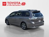 Used 2017 Toyota Sienna SE Premium image 3