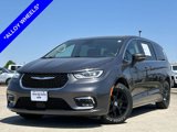 Used 2023 Chrysler Pacifica Touring-L image 2